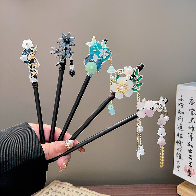 Vintage Jewelry Collection - Classic Tassel Hair Stick Black Wooden