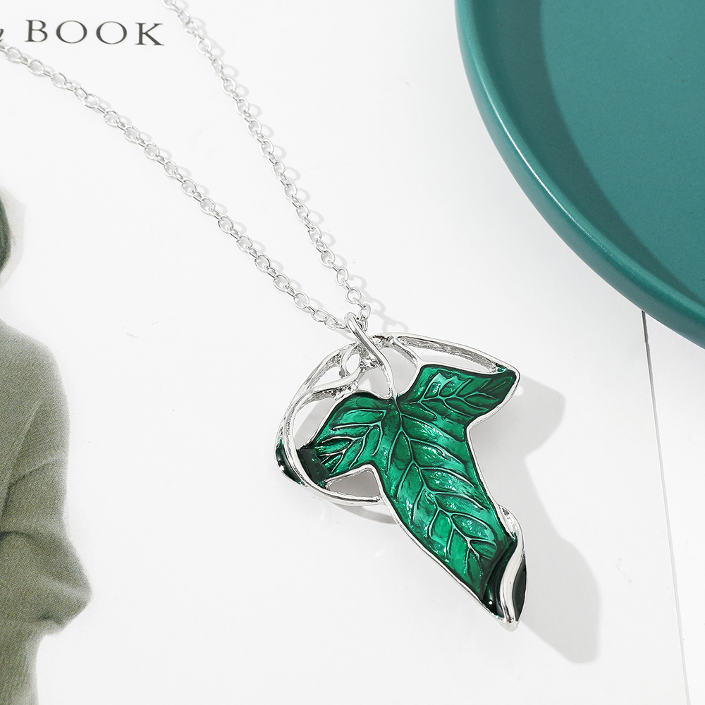 Vintage Green Leaf Pendant Nec - огляд і ціна Vintage Jewelry Collection