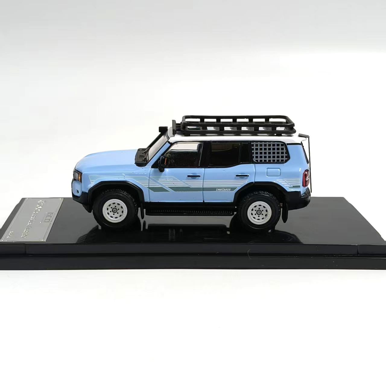 Diecast DCM 1:64 Scale LC250 V - огляд і ціна Vintage And Collectible