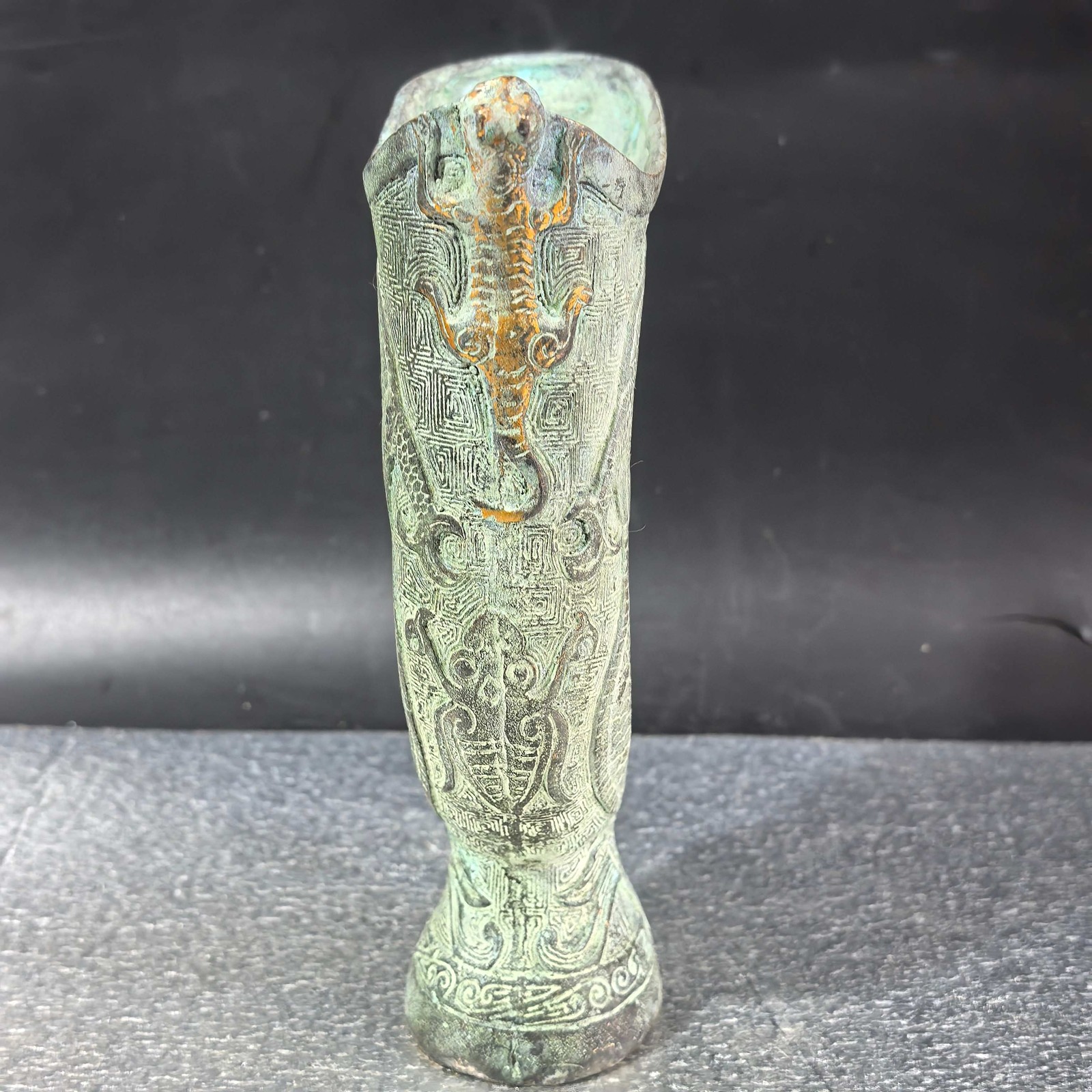 Dragon Pattern Bronze Zun Wine - огляд і ціна Collectible Vintage Wine